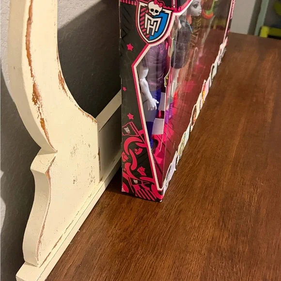 monster high doll set with bright pink packaging - Picture 7 of 9